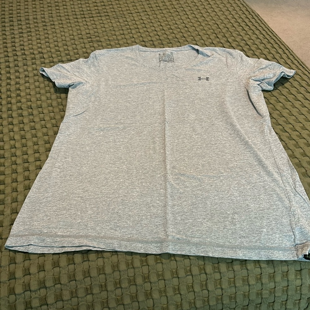 Under Armour tshirt